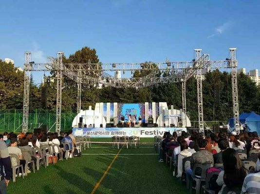إنارة بولت تروس ألومنيوم سقف تروس مصلح إعادة استخدام مقاومة التآكل الحجم 300 * 300